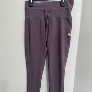 Vuori Daly legging in purple